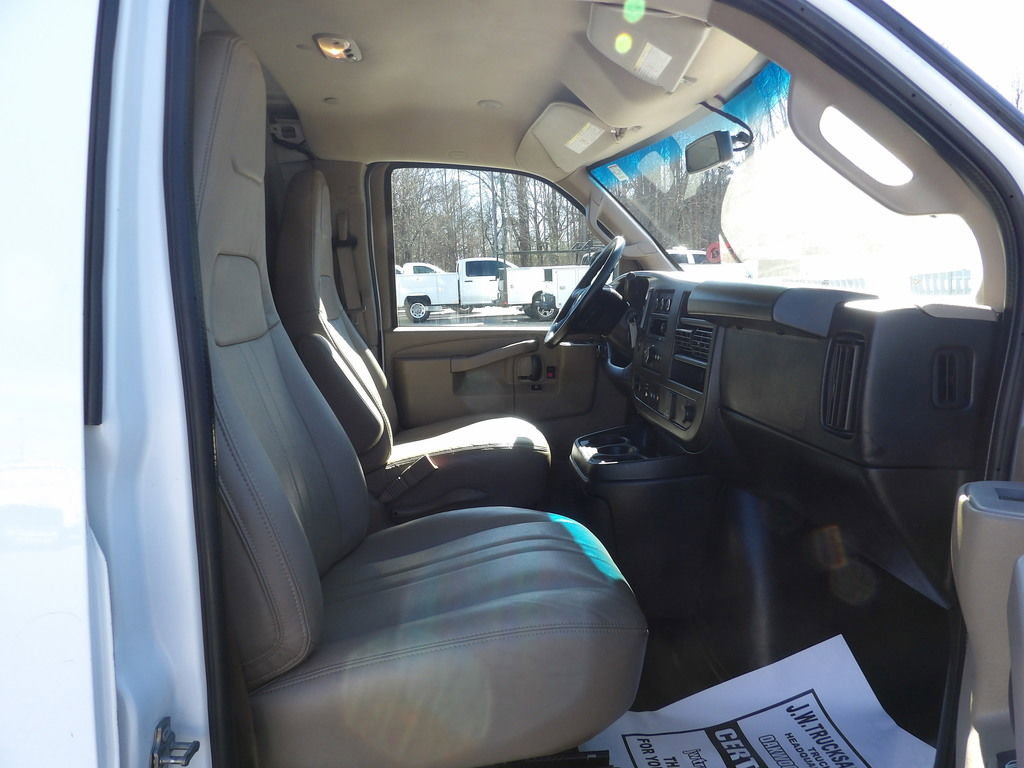 Used 2022 Chevrolet Express 3500 w/ Driver Convenience Package image 32