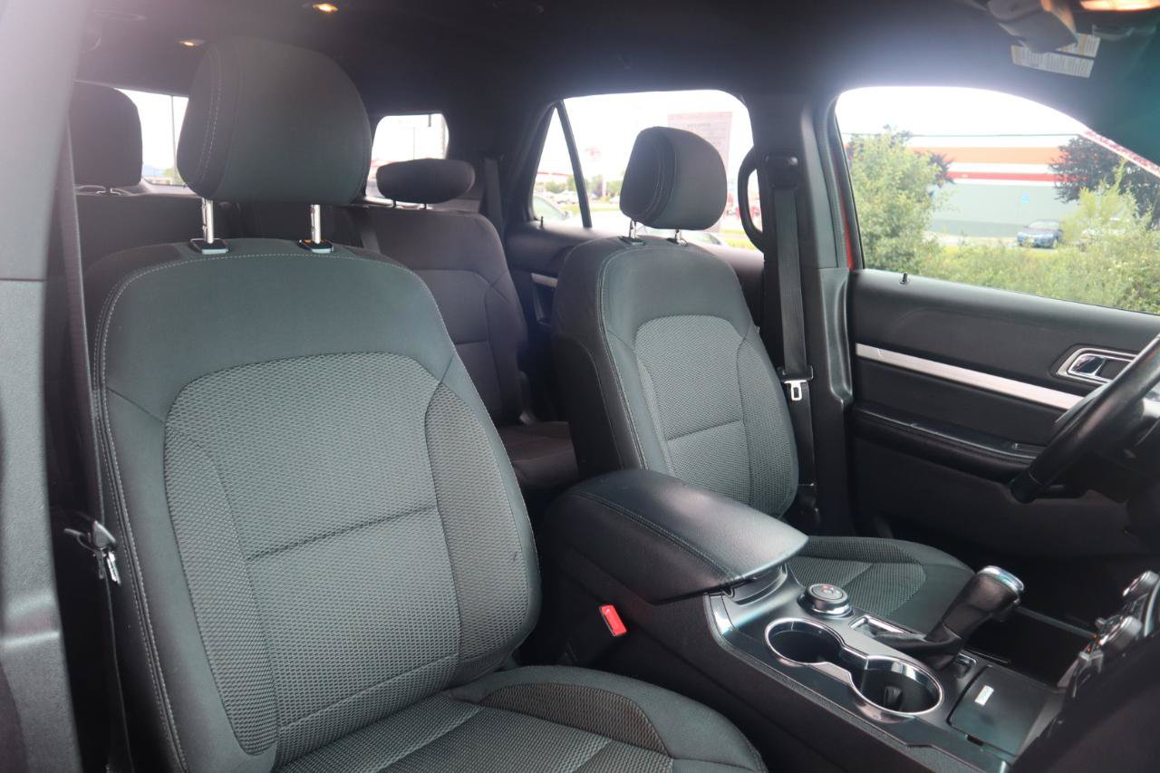 Used 2017 Ford Explorer XLT w/ Equipment Group 201A AWD/4WD image 39