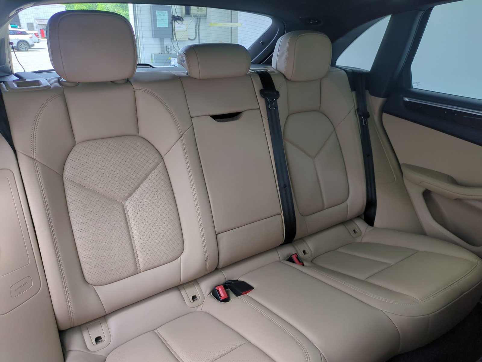 Certified 2020 Porsche Macan AWD/4WD image 23