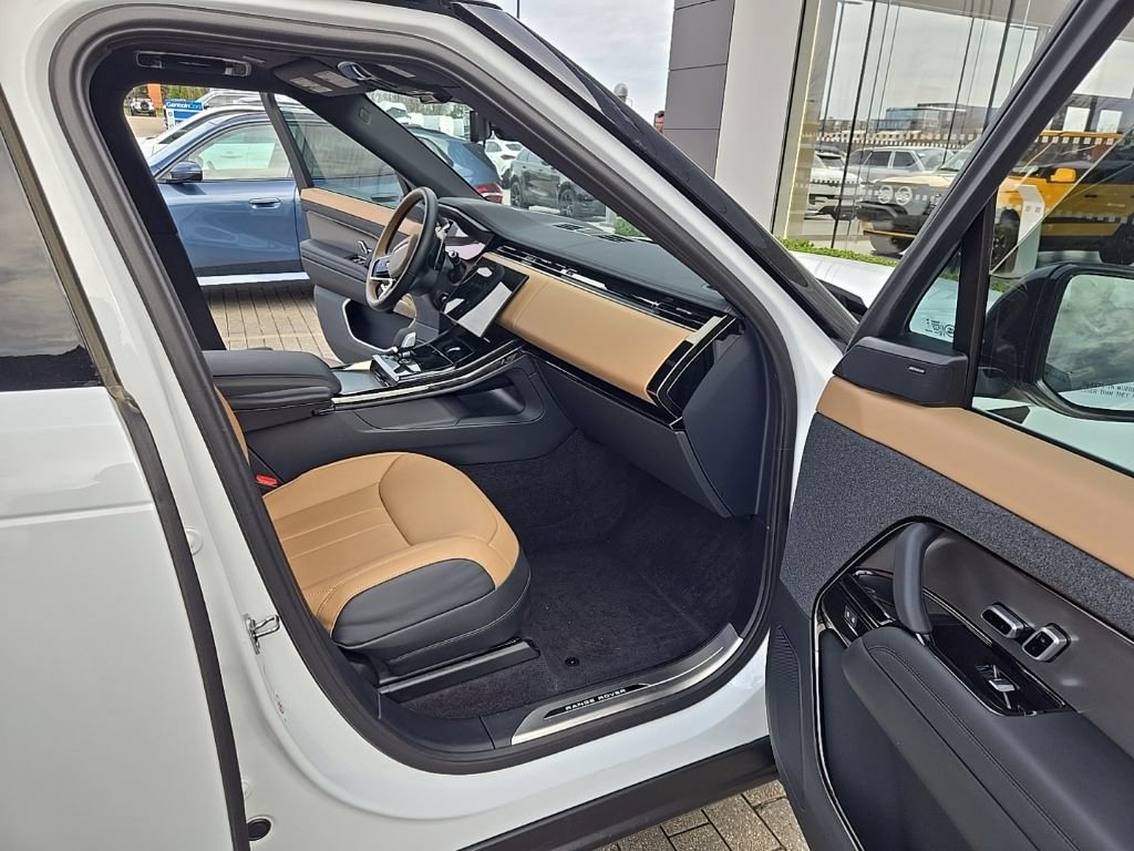 Used 2025 Land Rover Range Rover Sport Dynamic SE image 20