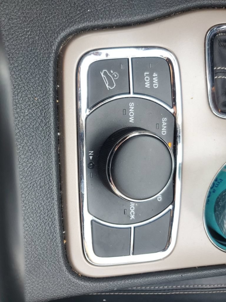 Used 2017 Jeep Grand Cherokee Limited AWD/4WD image 19