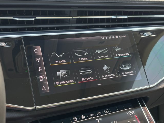 Used 2023 Audi Q8 Premium image 18