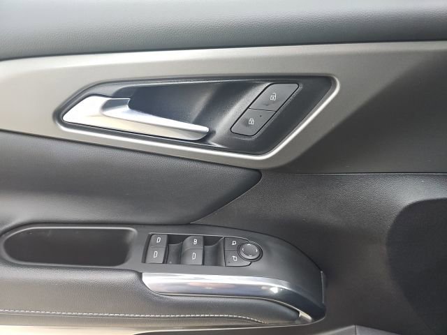 Used 2025 Chevrolet Traverse LT image 29