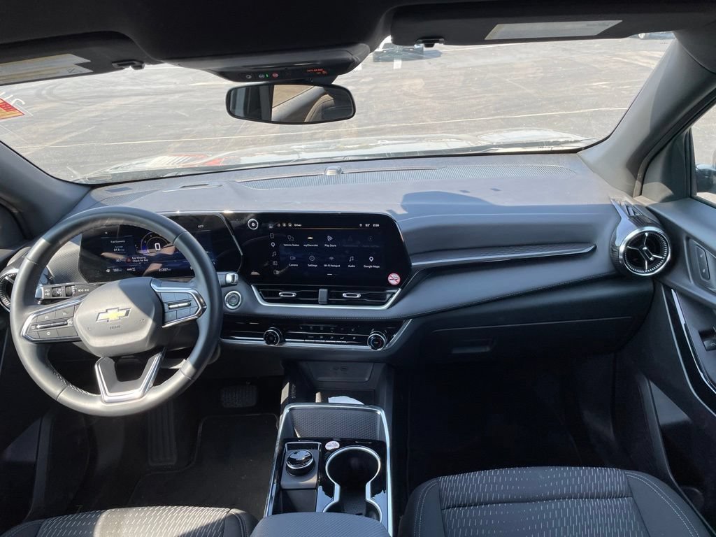 Used 2026 Chevrolet Equinox LT AWD/4WD image 16