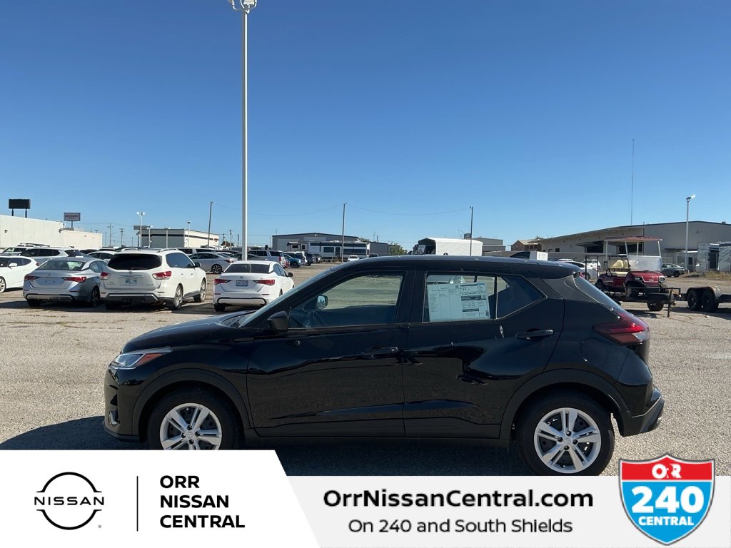 New 2025 Nissan Kicks Play S image 8