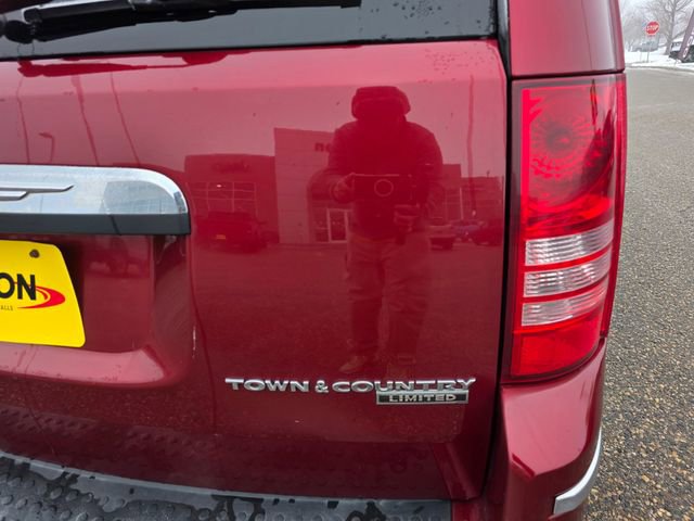 Used 2010 Chrysler Town & Country Limited w/ Trailer Tow Group image 9