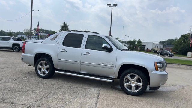 Used 2013 Chevrolet Avalanche LTZ AWD/4WD image 2