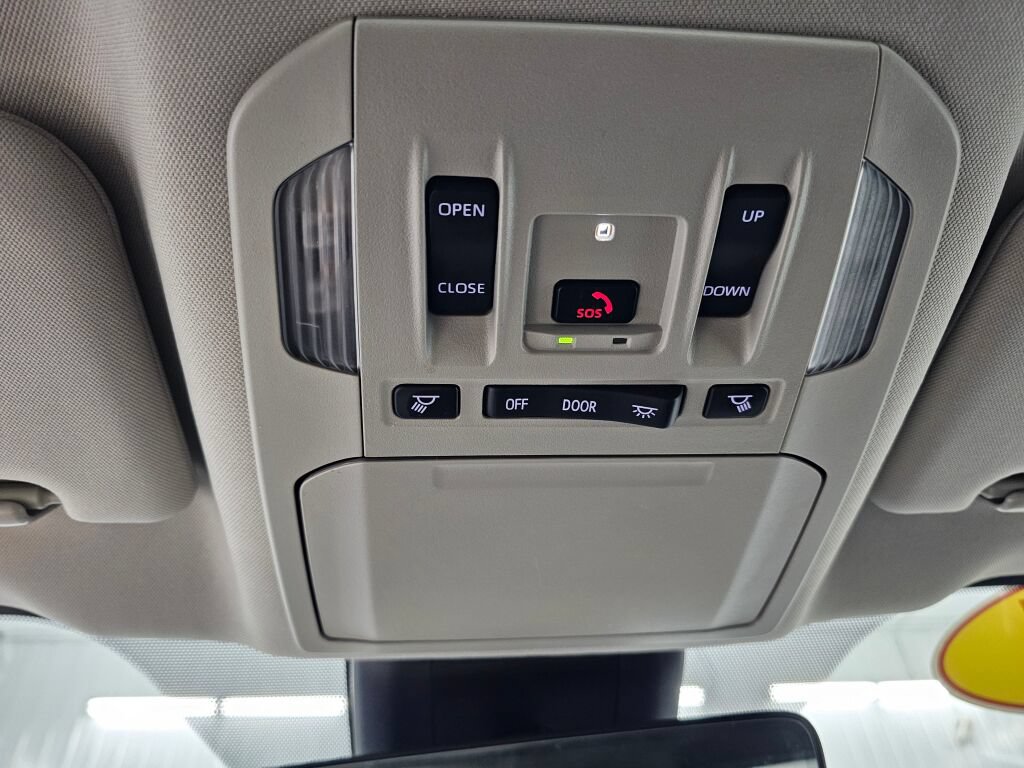 Used 2024 Toyota Highlander XLE AWD/4WD image 21