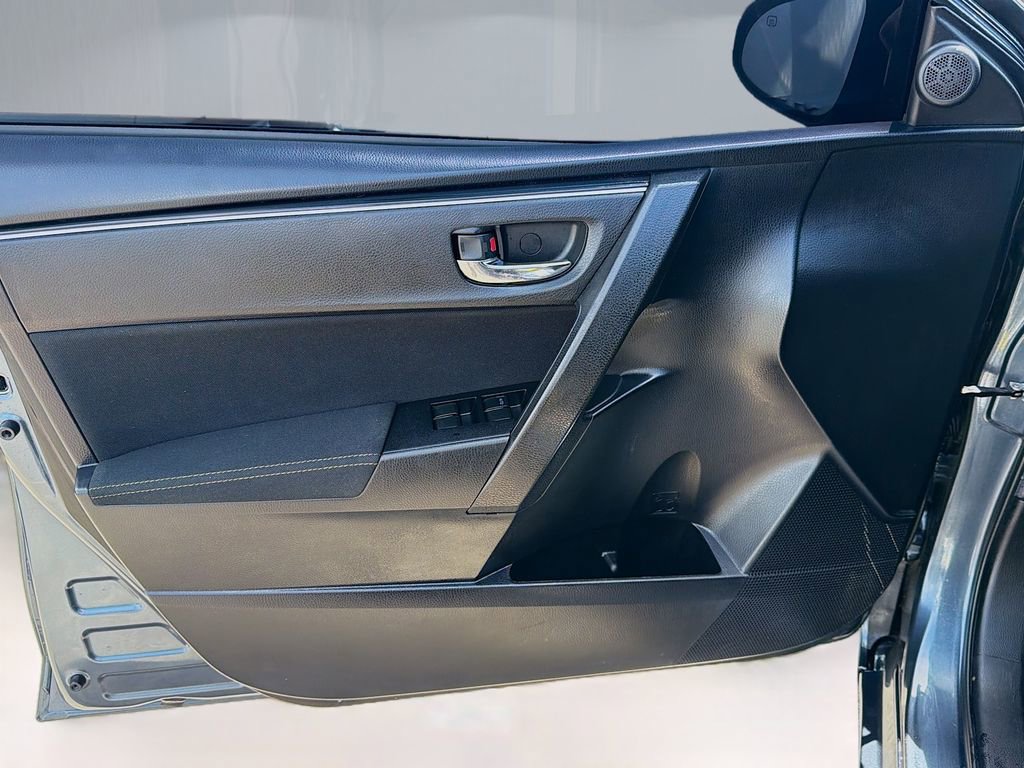 Used 2019 Toyota Corolla LE FWD image 18