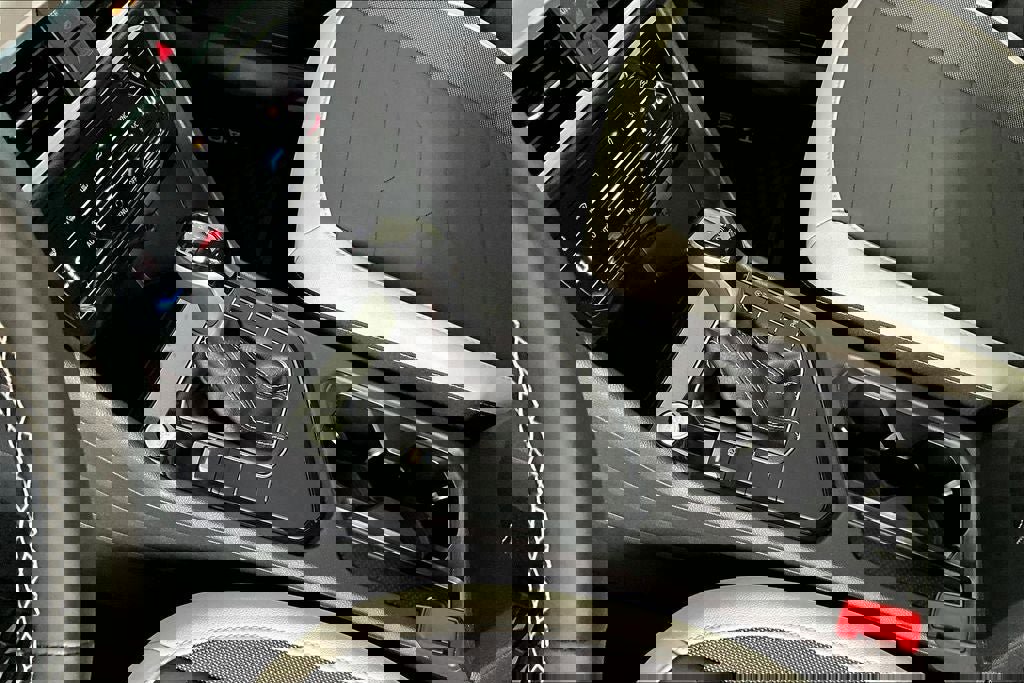 New 2025 Volkswagen Taos SE image 17