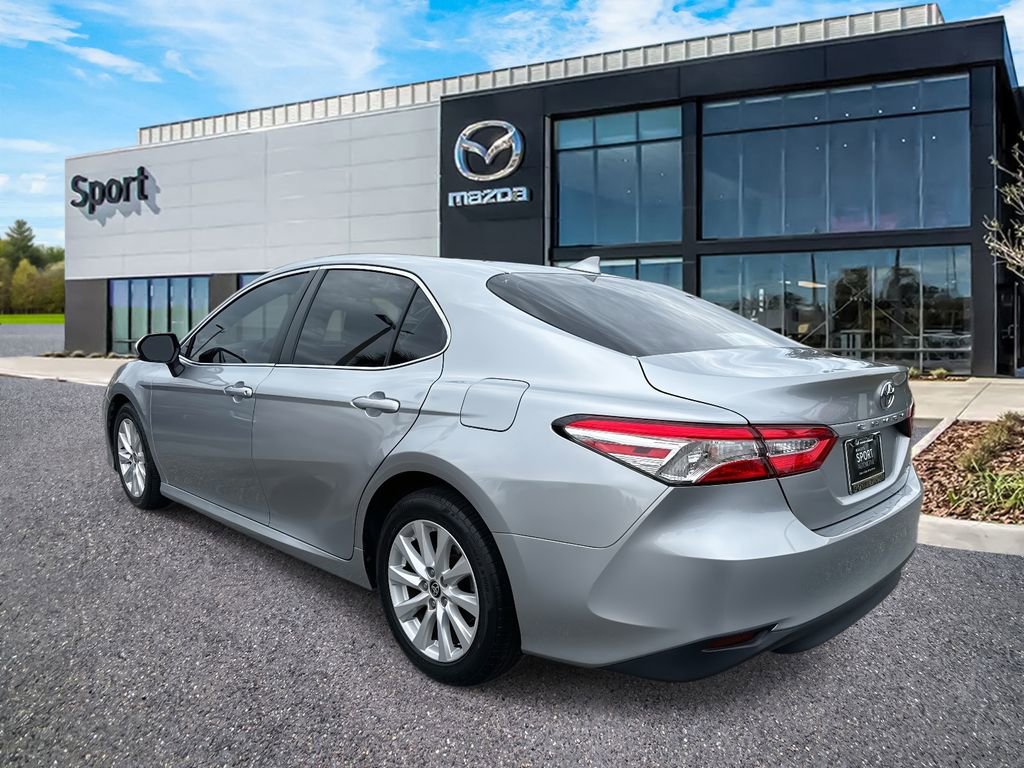 Used 2020 Toyota Camry LE image 5