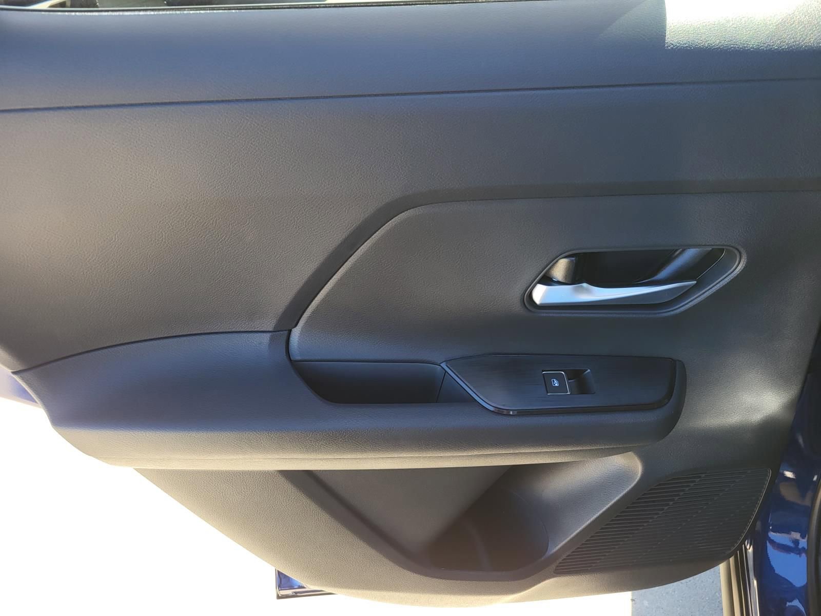 New 2026 Nissan Kicks SR w/ SR Premium Package FWD image 17