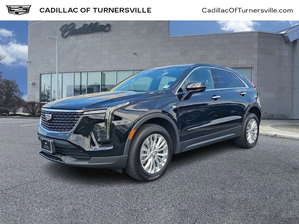 Certified 2024 Cadillac XT4 Luxury w/ Cold Weather Package AWD/4WD image 1