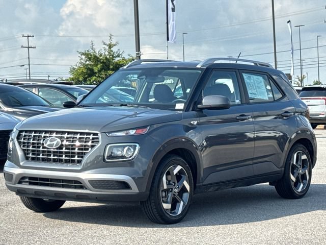 Used 2024 Hyundai Venue SEL FWD image 1