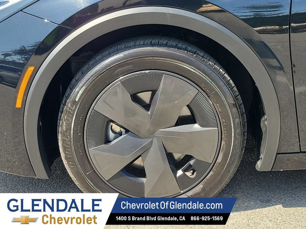 Used 2025 Toyota Prius LE AWD/4WD image 10
