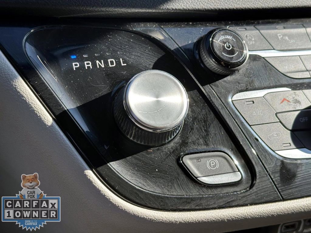 Used 2023 Chrysler Pacifica Touring-L image 34