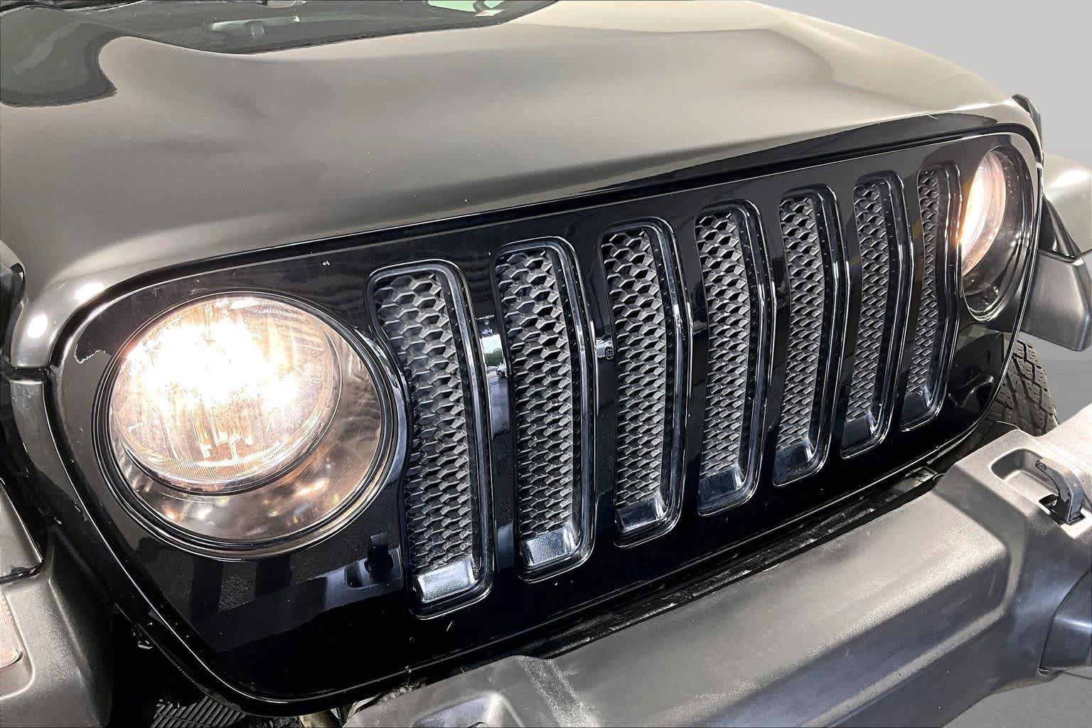 Used 2023 Jeep Wrangler Unlimited Sahara AWD/4WD image 28