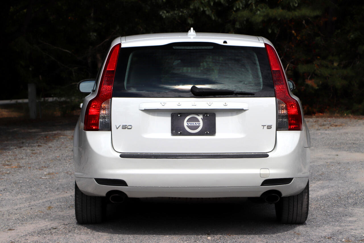 Used 2011 Volvo V50 T5 image 4