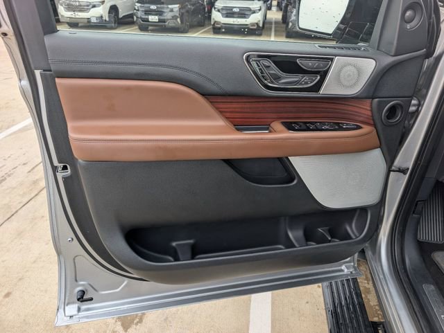 Used 2022 Lincoln Navigator Reserve image 22