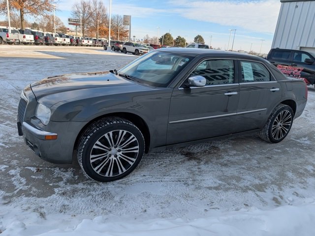 Used 2010 Chrysler 300 Limited image 32
