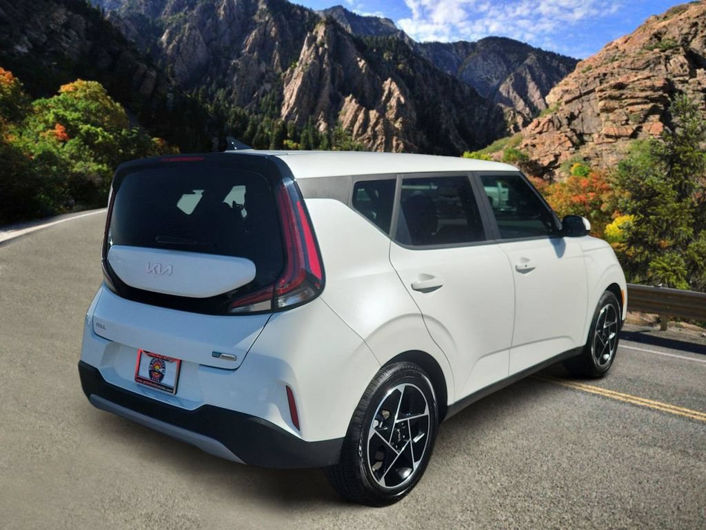 Used 2025 Kia Soul EX FWD image 3
