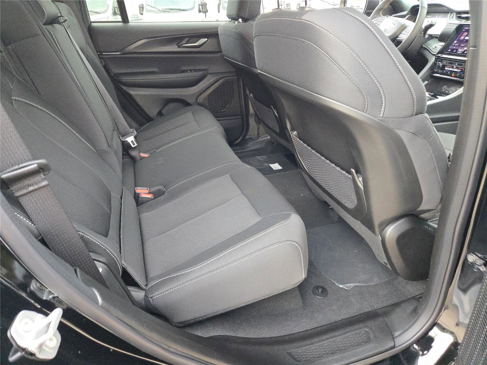 New 2025 Jeep Grand Cherokee Laredo w/ Luxury Tech Group I image 11