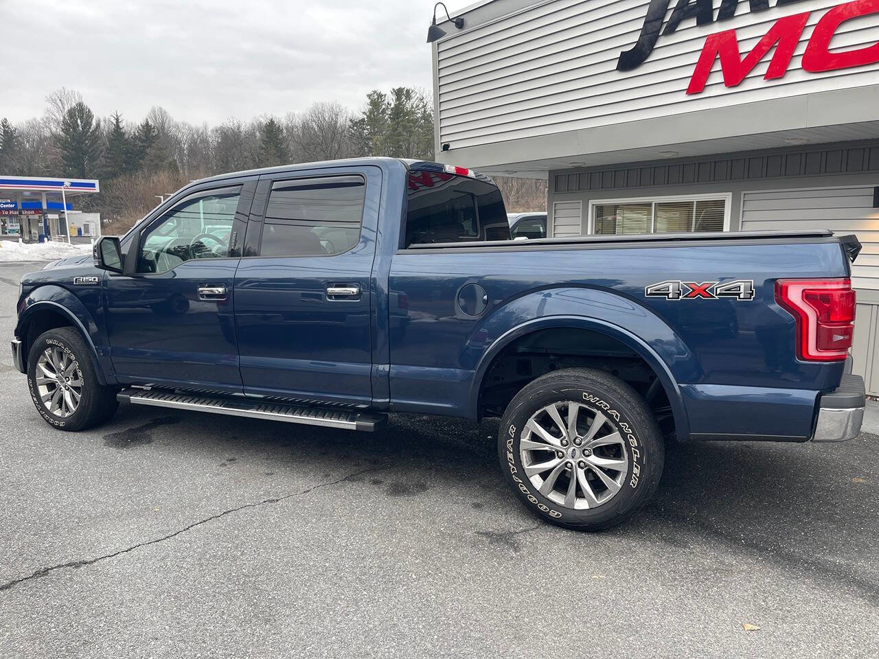 Used 2017 Ford F150 Lariat w/ Equipment Group 502A Luxury image 4