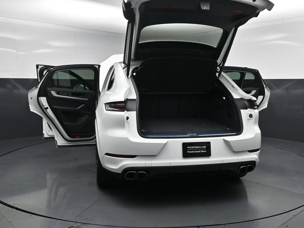 Used 2024 Porsche Cayenne Turbo AWD/4WD image 34