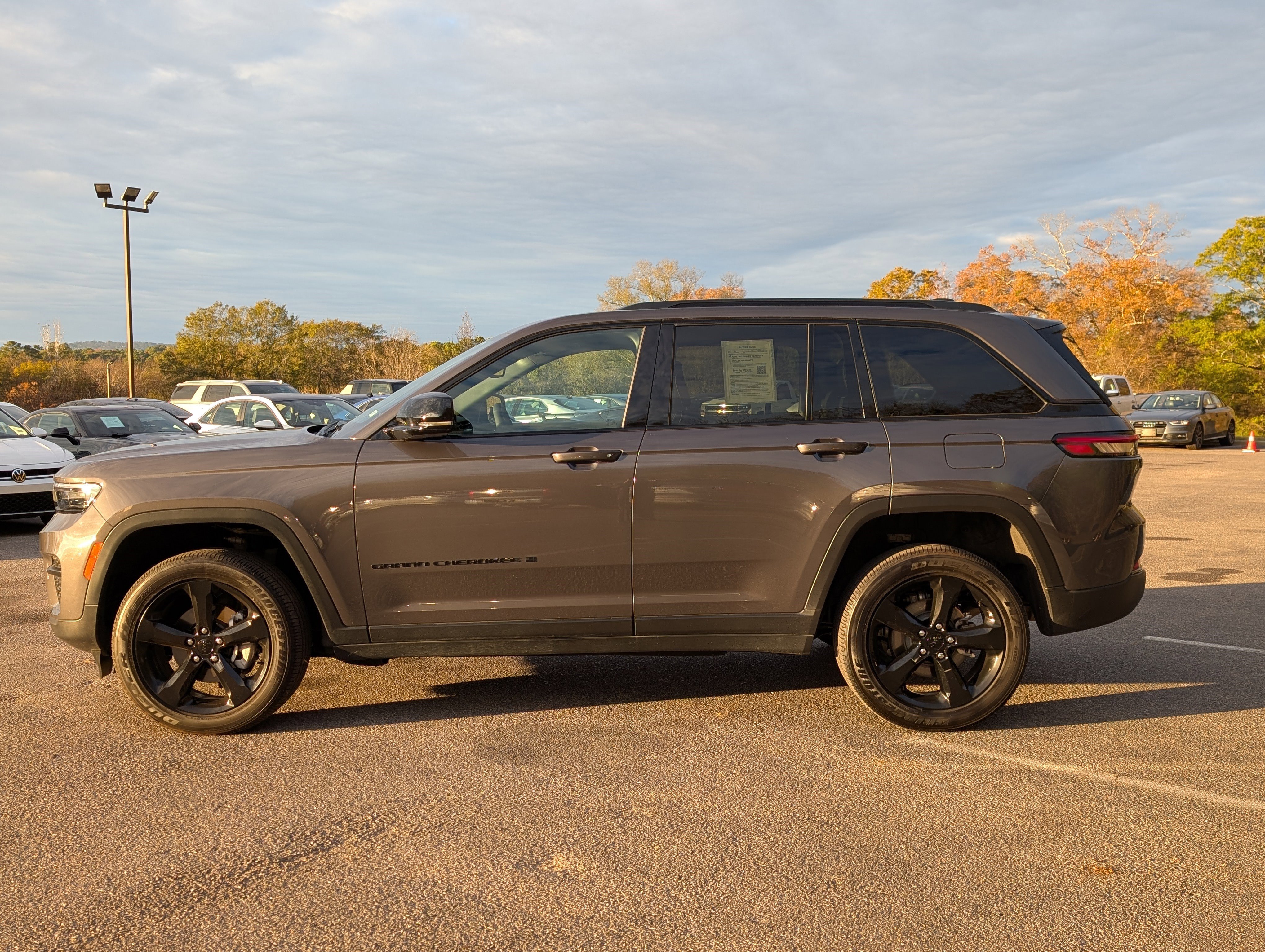 Used 2024 Jeep Grand Cherokee Altitude image 6