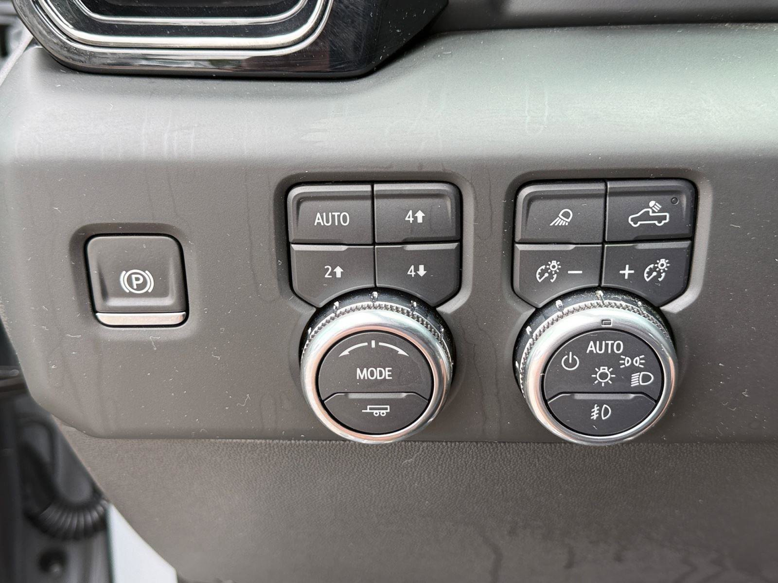 Used 2025 GMC Sierra 1500 AT4 w/ AT4 Premium Package AWD/4WD image 25