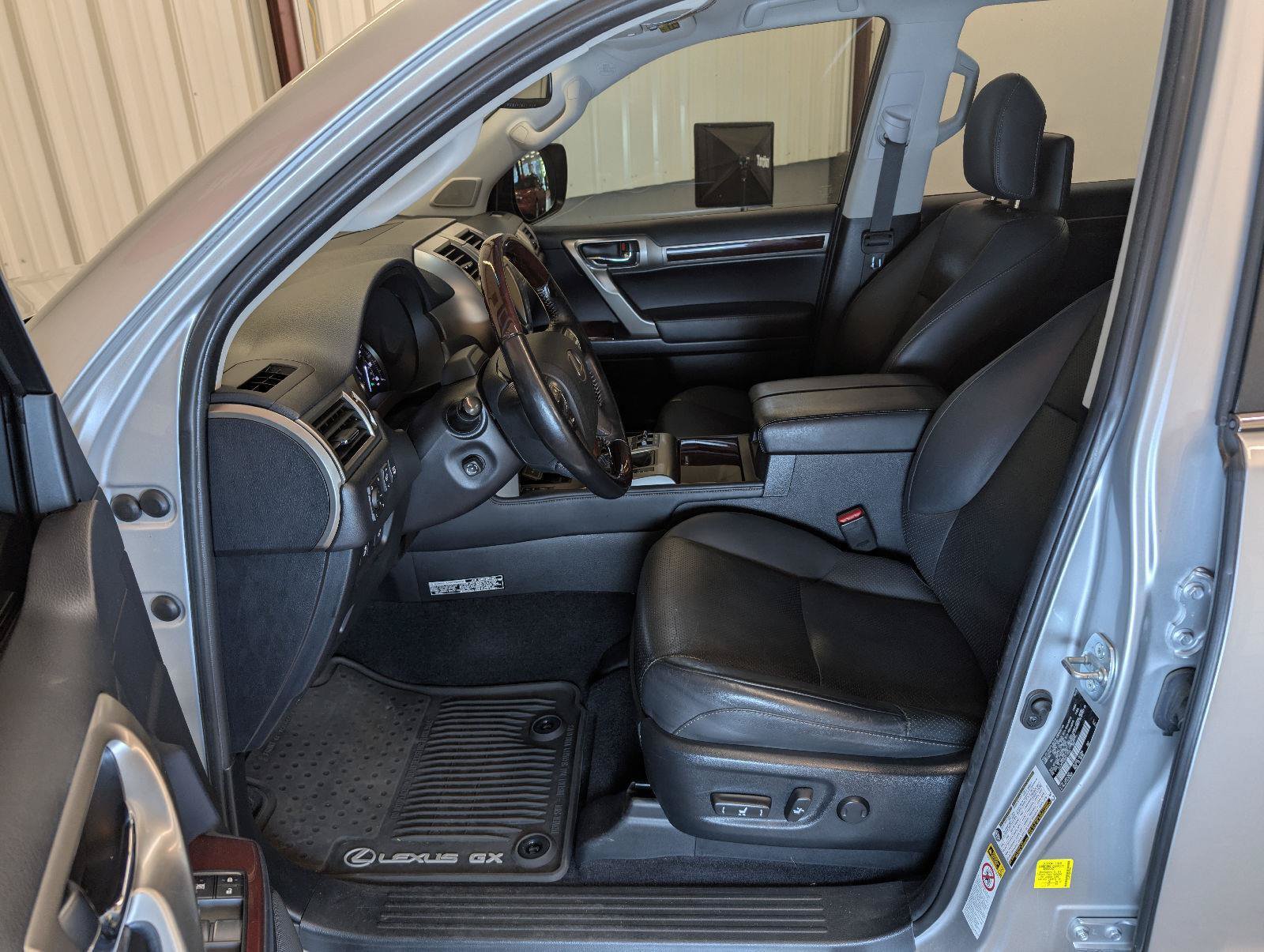Used 2019 Lexus GX 460 Luxury AWD/4WD image 22