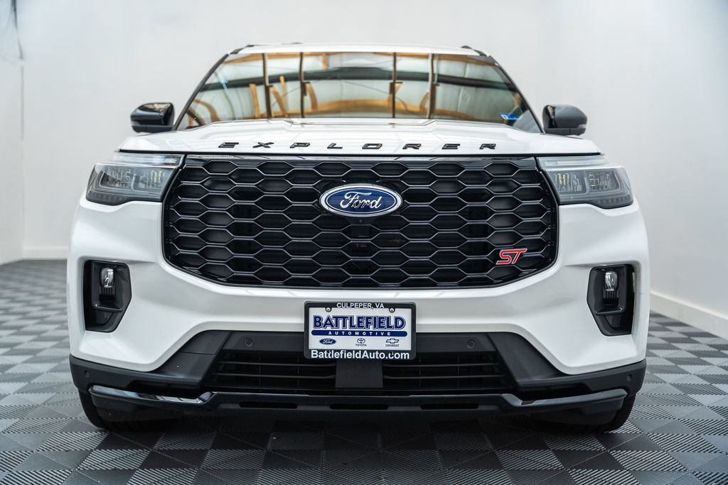 Used 2025 Ford Explorer ST w/ Sun And Sound Package AWD/4WD image 2