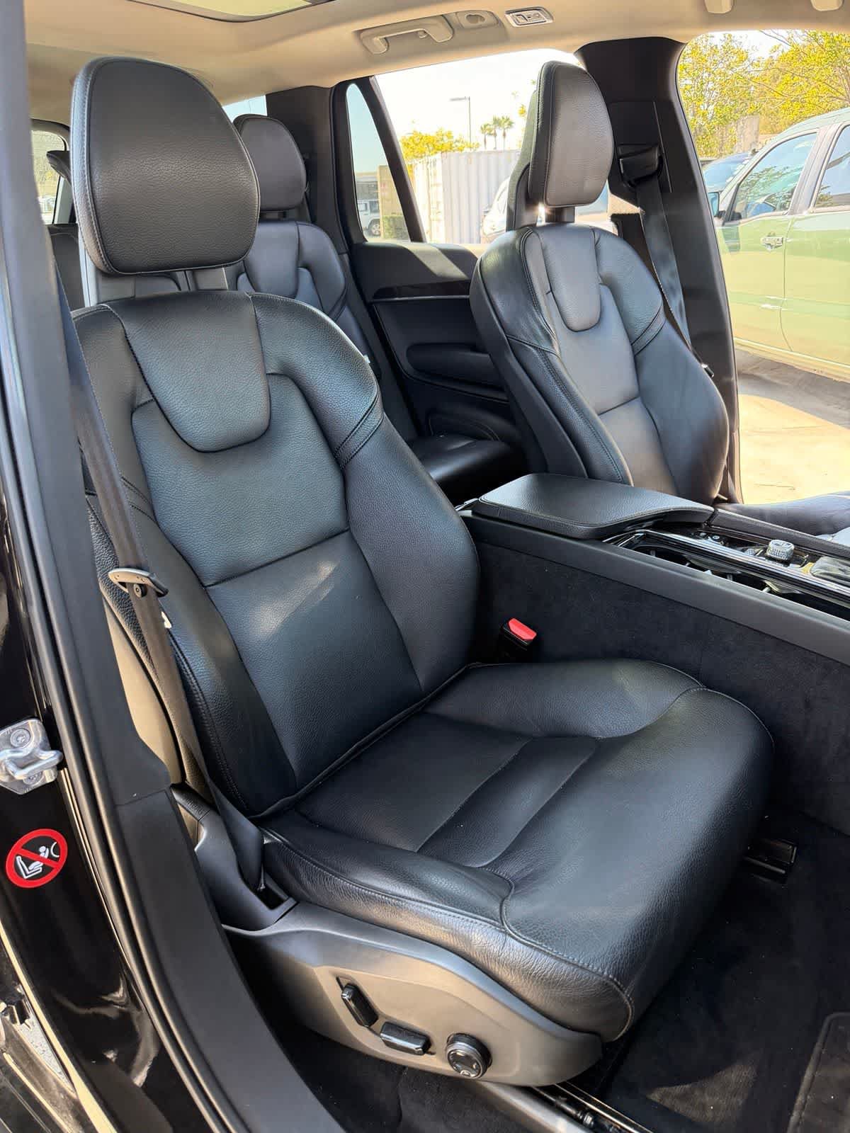 Used 2018 Volvo XC90 T6 Momentum w/ Convenience Package AWD/4WD image 12