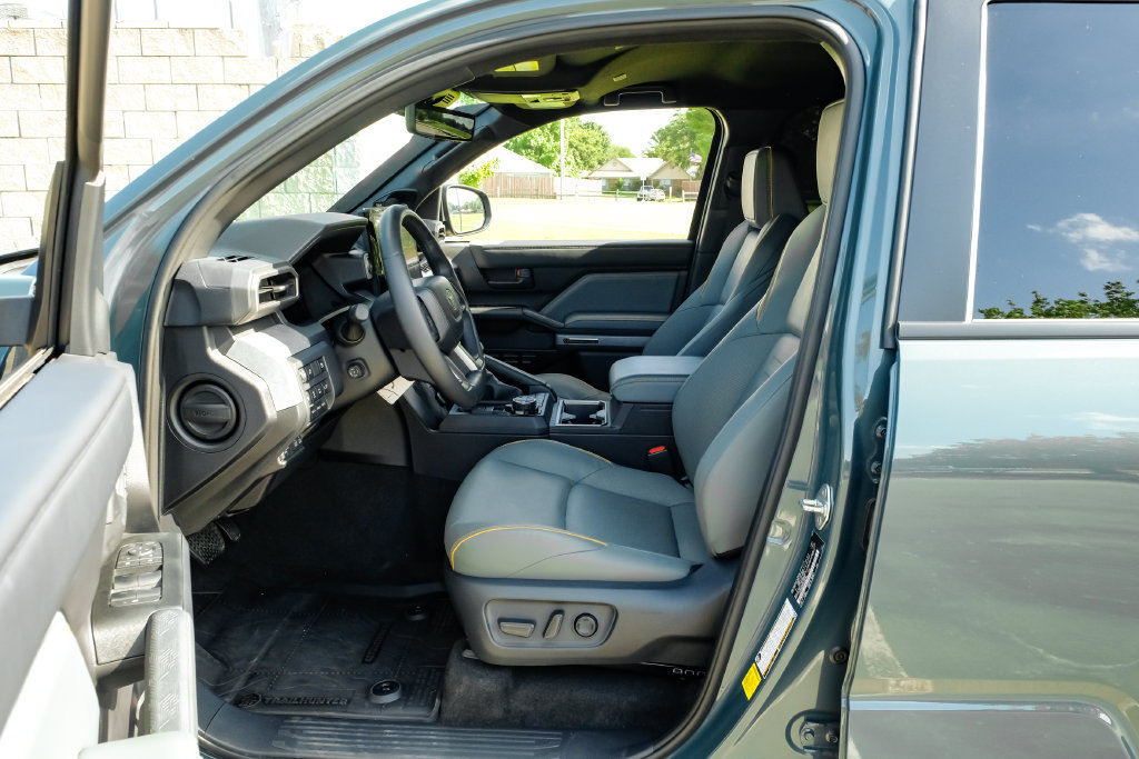 Used 2025 Toyota 4Runner Trailhunter AWD/4WD image 6
