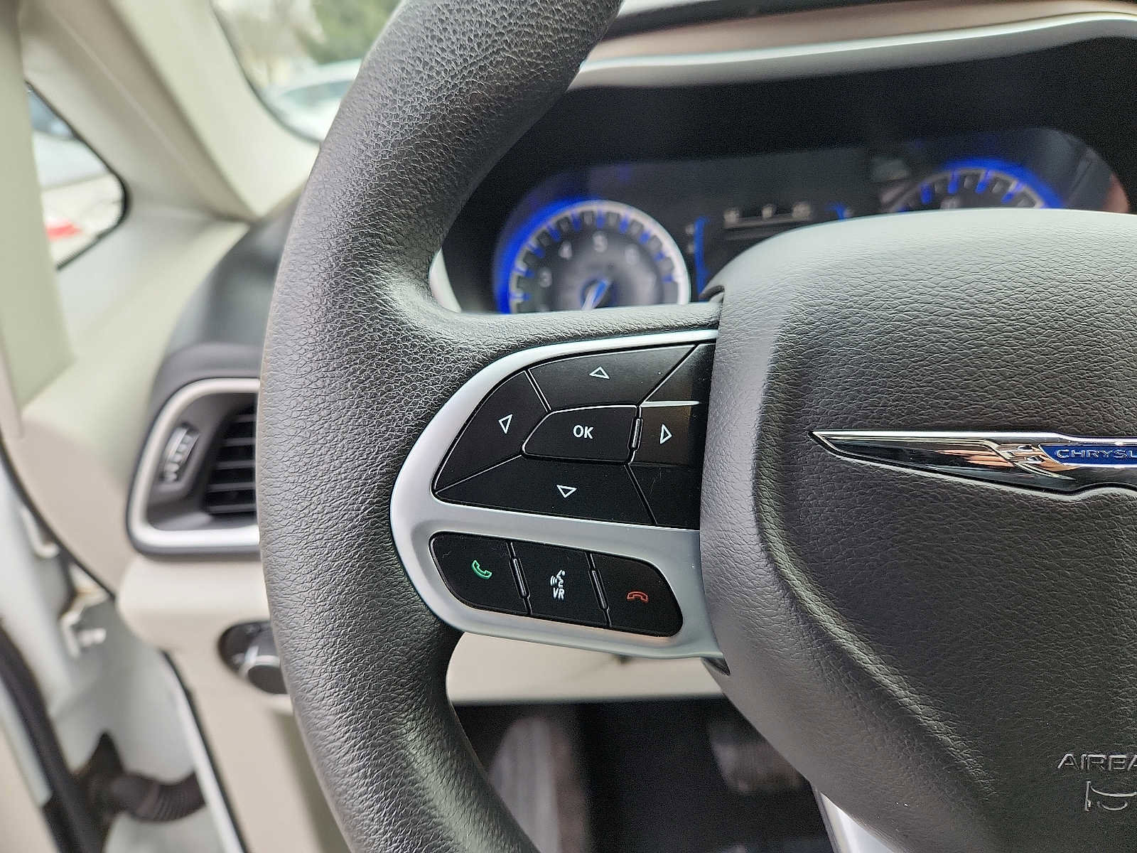 Used 2017 Chrysler Pacifica LX image 20