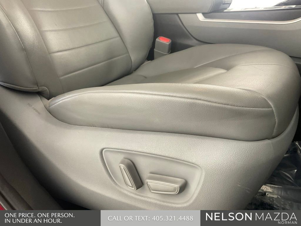 Used 2020 Toyota Highlander XLE AWD/4WD image 30