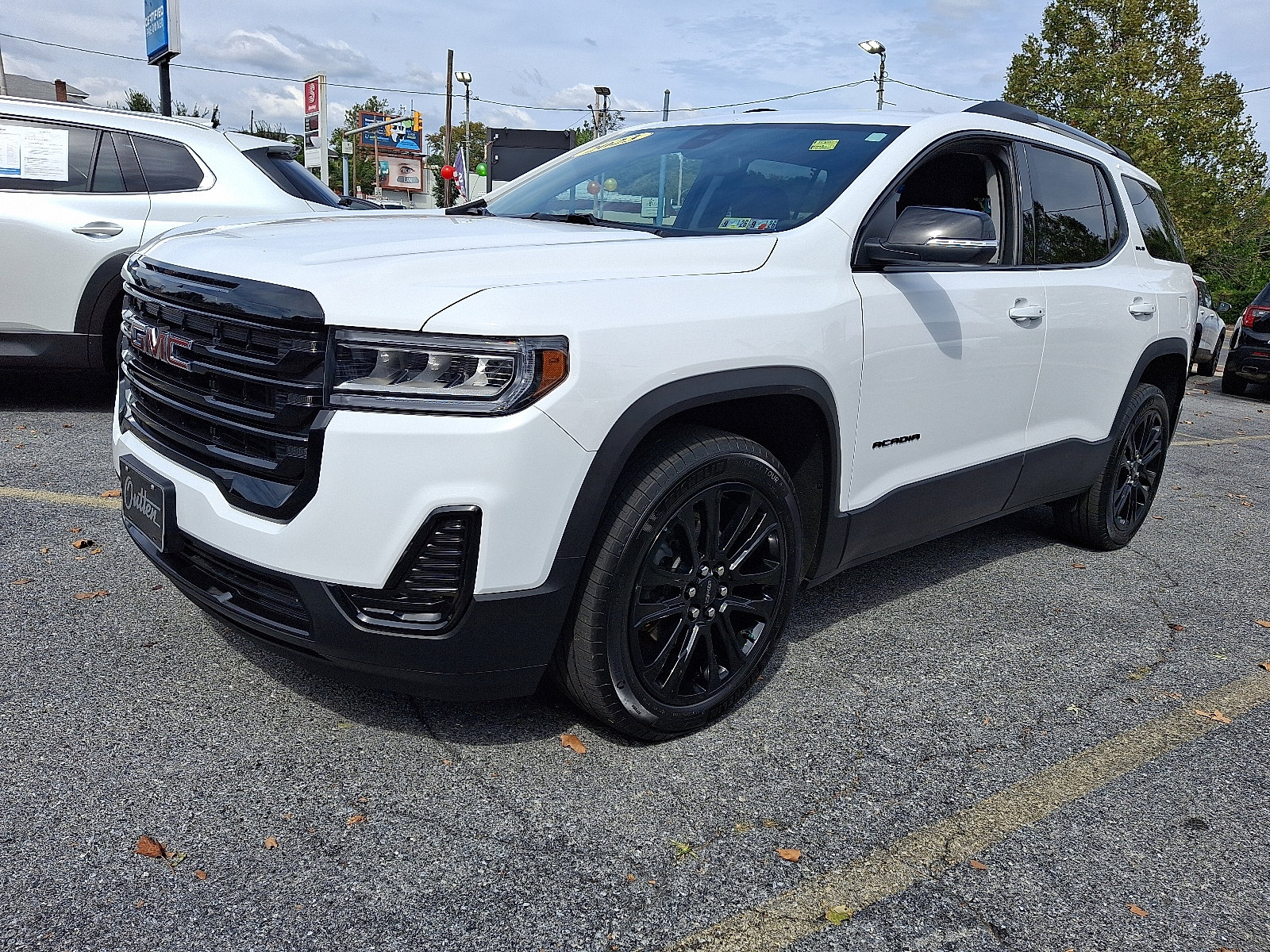 Used 2023 GMC Acadia SLE w/ Driver Convenience Package image 1