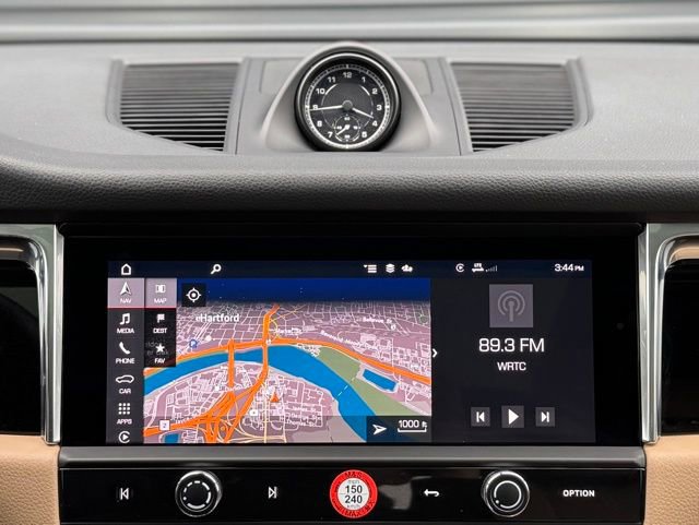 Certified 2025 Porsche Macan image 28