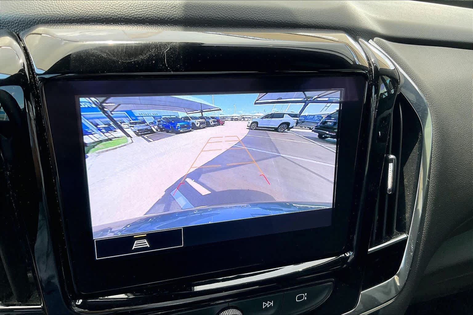Used 2023 Chevrolet Traverse LT FWD image 25