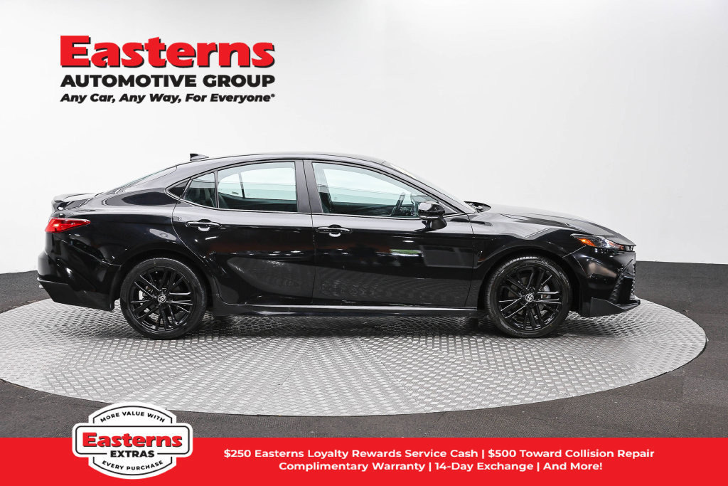 Used 2025 Toyota Camry SE FWD image 5