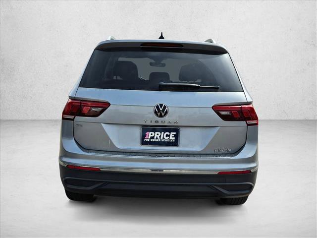 Used 2023 Volkswagen Tiguan SE w/ Panoramic Sunroof Package FWD image 6