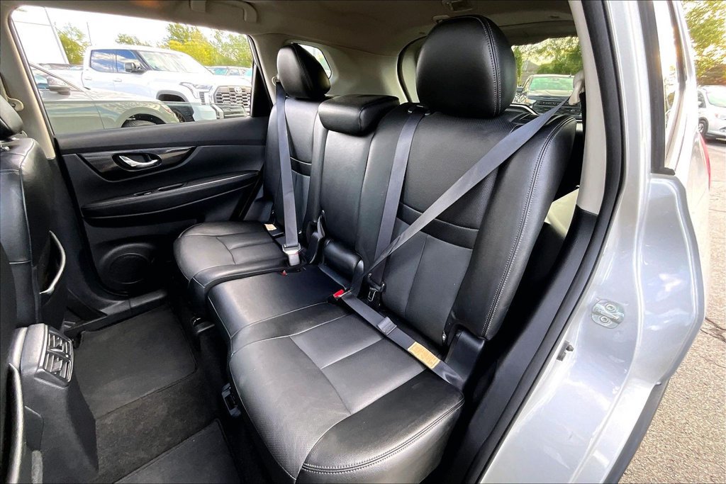 Used 2017 Nissan Rogue SL w/ SL Premium Package FWD image 7