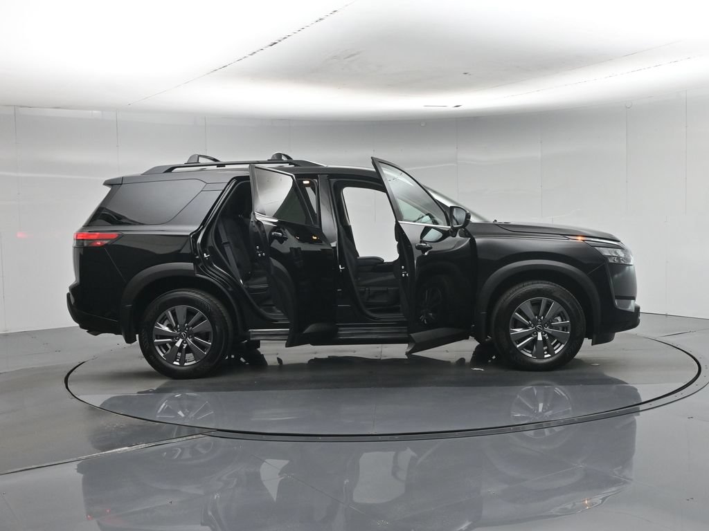 Used 2025 Nissan Pathfinder SV w/ SV Premium Package AWD/4WD image 5