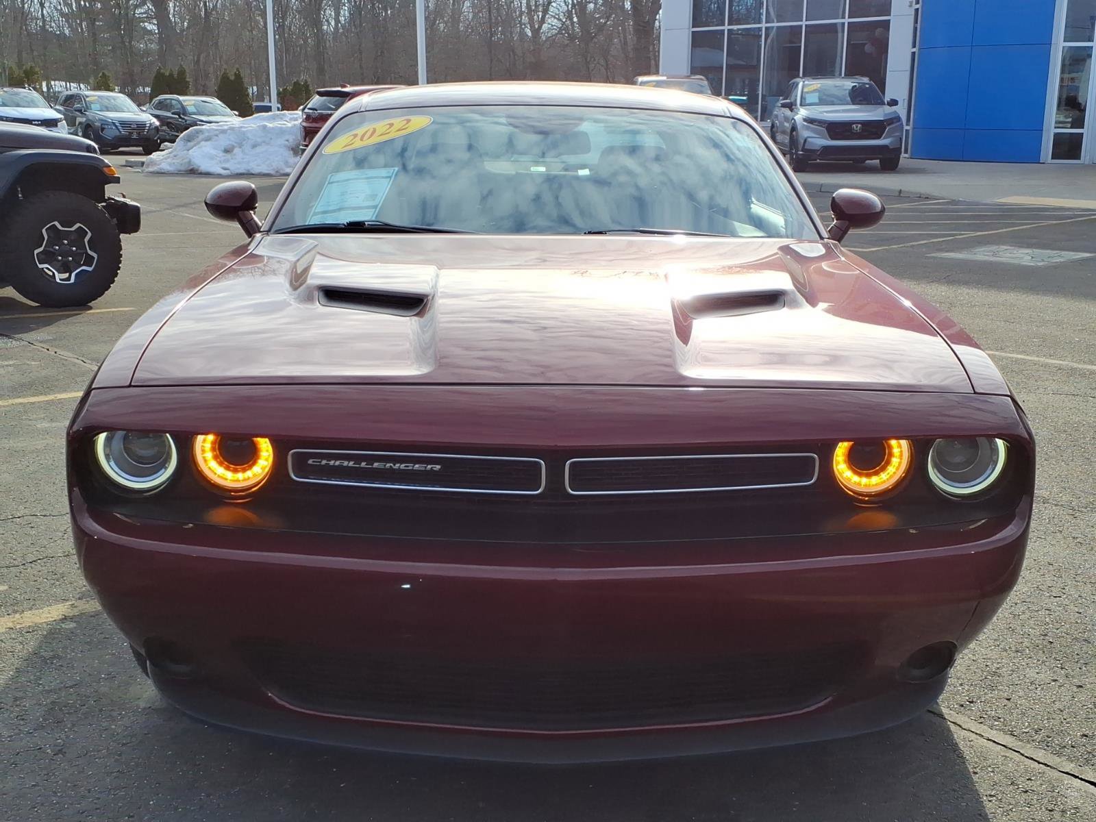 Used 2022 Dodge Challenger SXT image 2