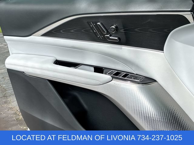 Used 2024 Cadillac Lyriq Luxury AWD/4WD image 22