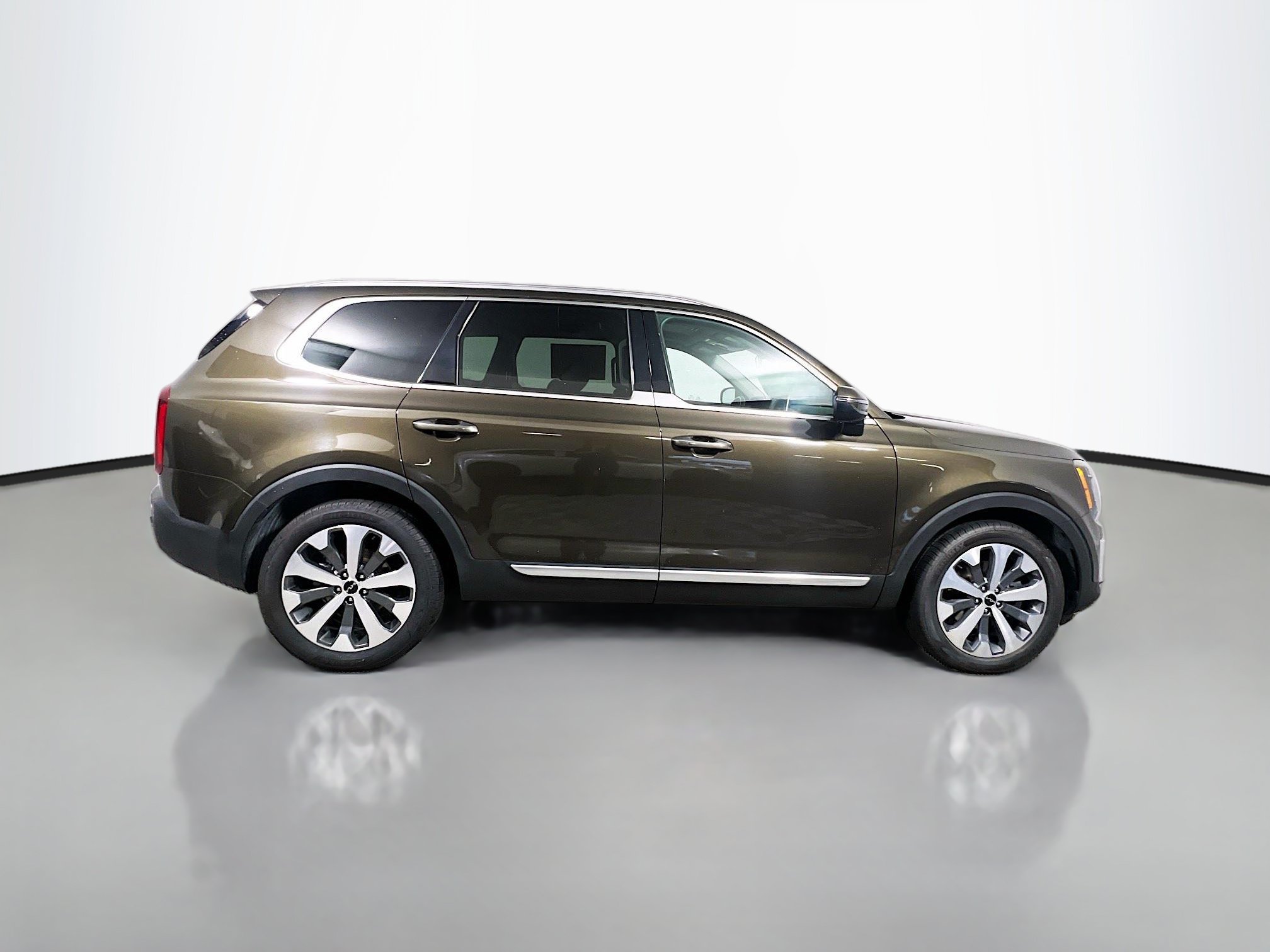 Used 2022 Kia Telluride S AWD/4WD image 3