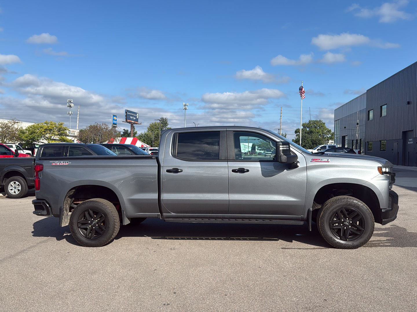 Used 2022 Chevrolet Silverado 1500 LT Trail Boss w/ Bed Protection Package AWD/4WD image 2