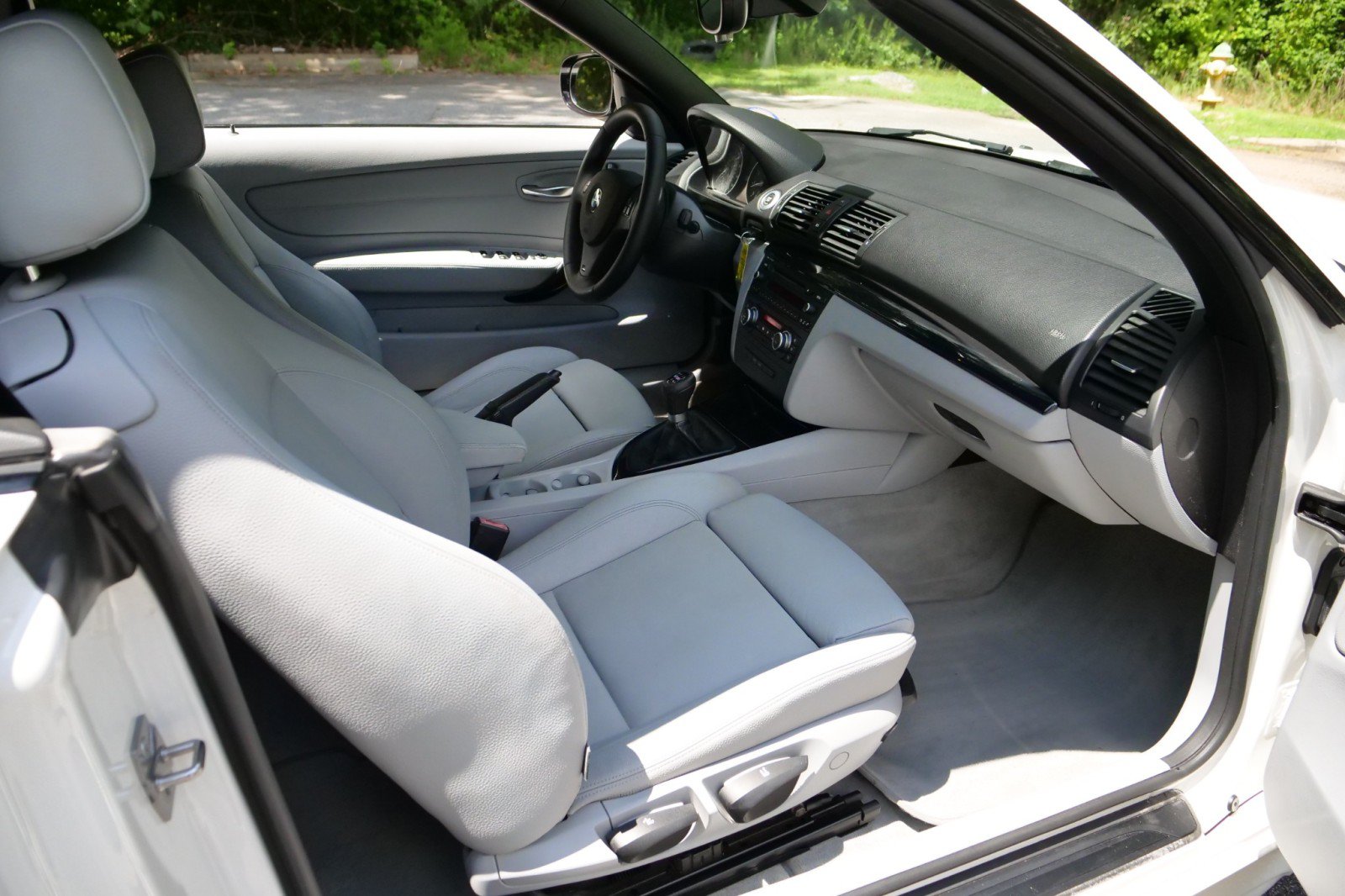 Used 2011 BMW 135i Convertible RWD image 32