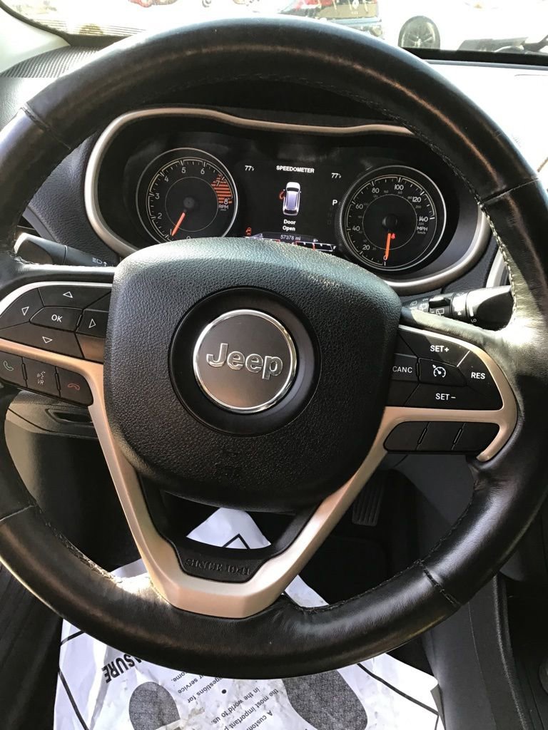 Used 2016 Jeep Cherokee Limited image 8