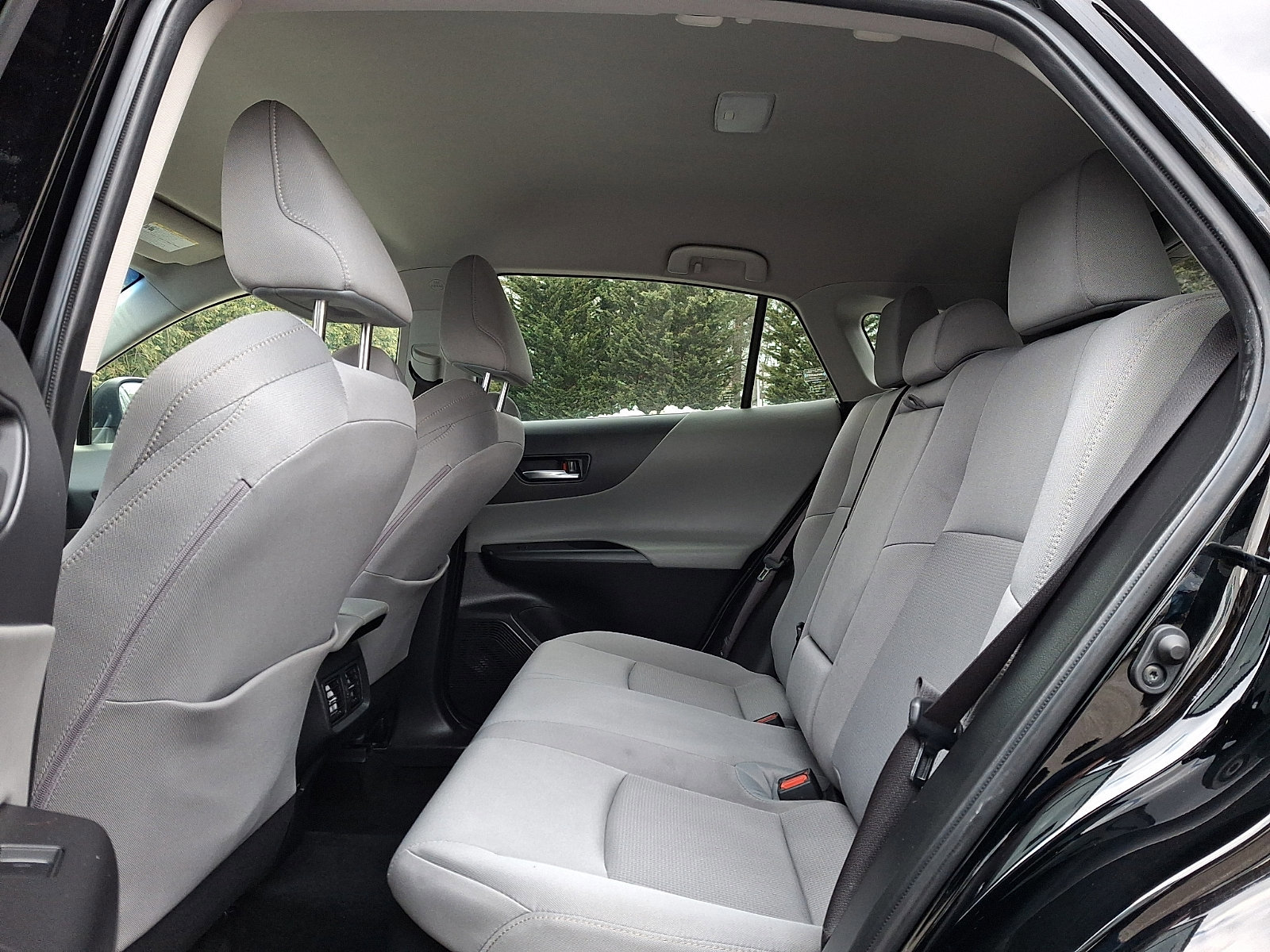 Used 2022 Toyota Venza LE image 4